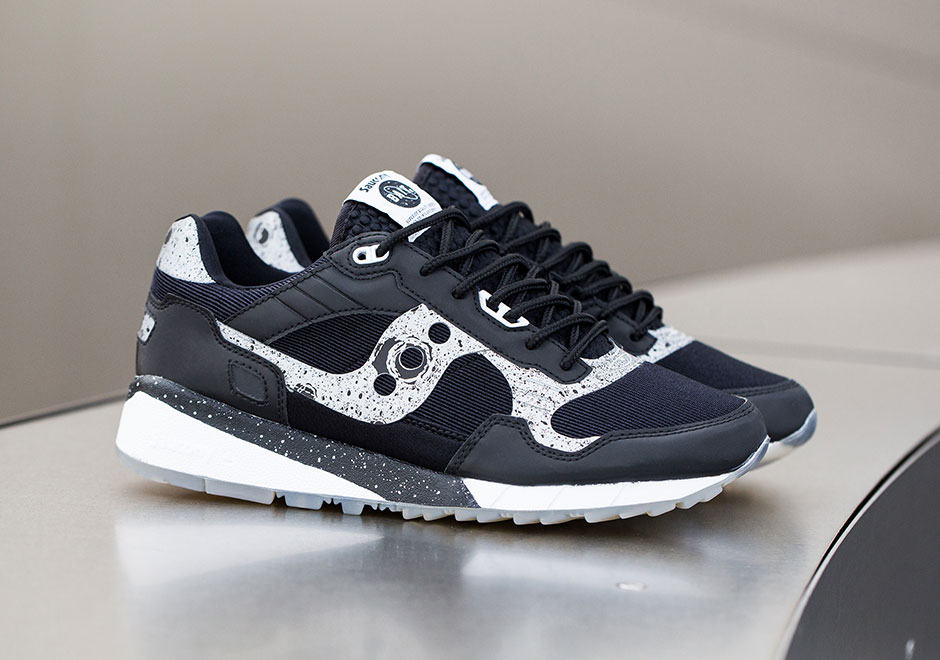 bait-saucony-shadow-5500-giant-leaps-1