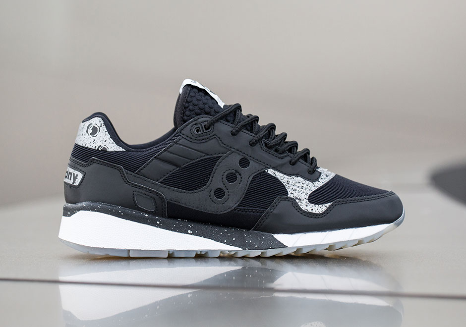 bait-saucony-shadow-5500-giant-leaps-2