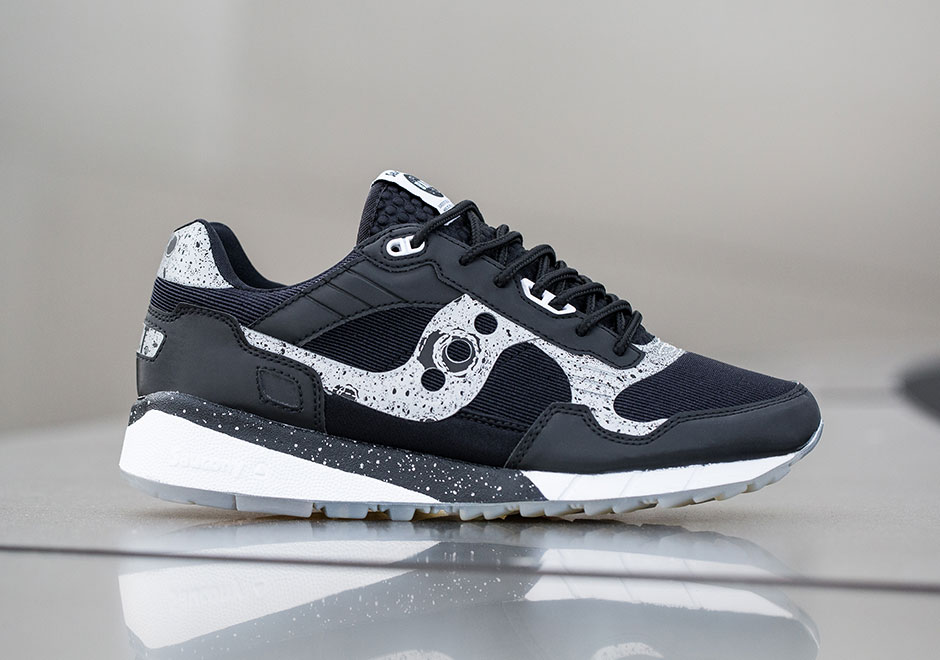 bait-saucony-shadow-5500-giant-leaps-3