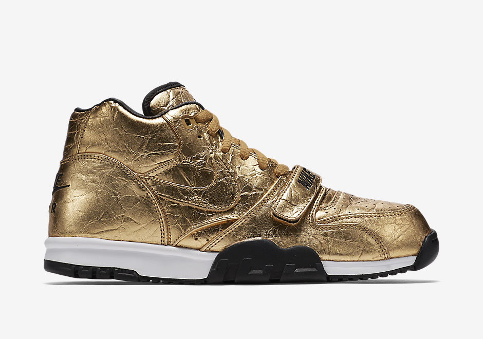 nike-air-trainer-1-gold-superbowl-50-1