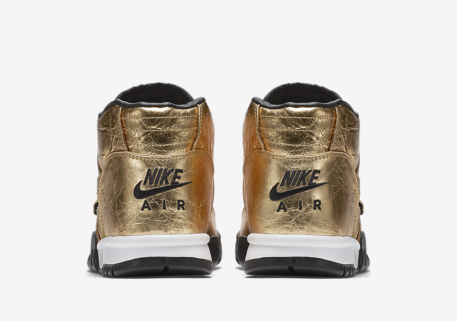 nike-air-trainer-1-gold-superbowl-50-6