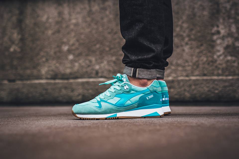Diadora-V7000-NYL -aruba-blue