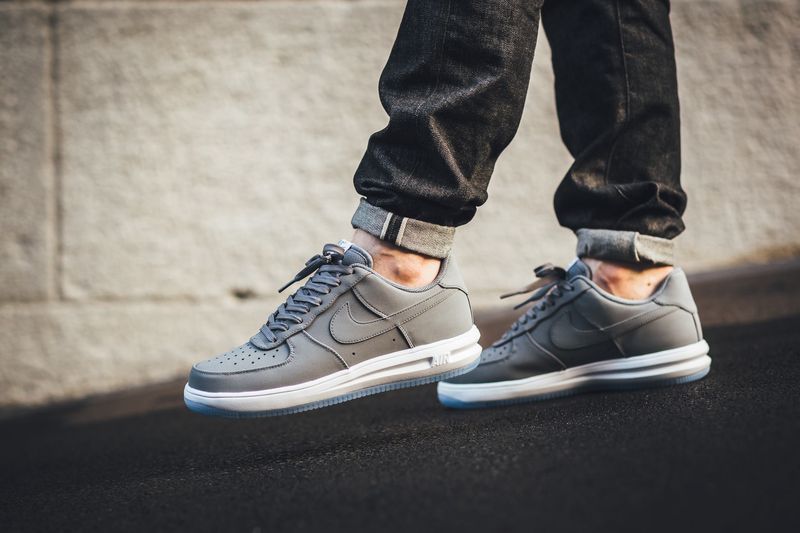 nike-lunar-air-force-1-wolf-grey_03