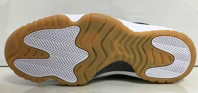 air-jordan-11-low-midnight-navy-gum-4