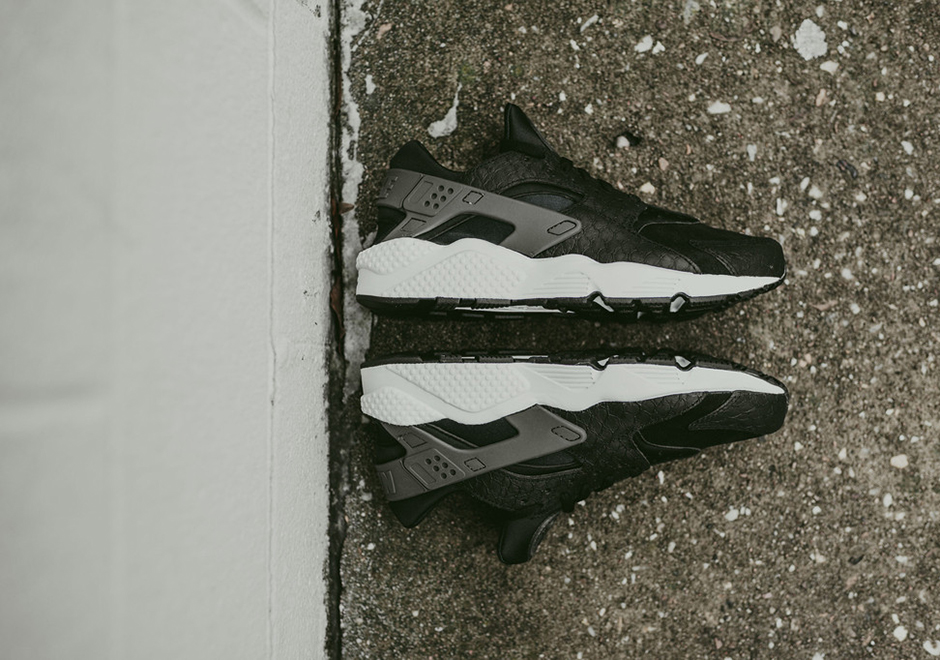 nike-air-huarache-black-snakeskin-available-004