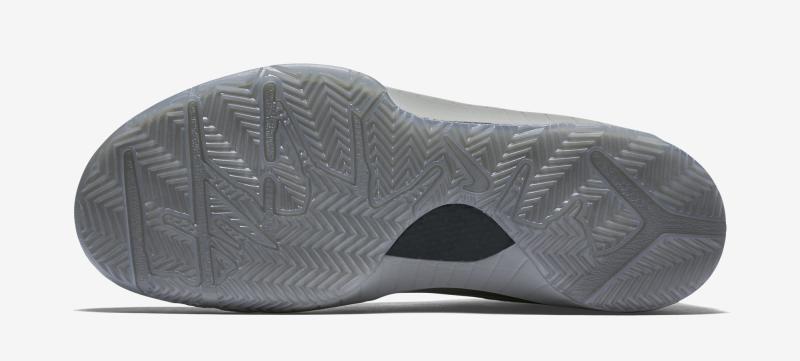 nike-kobe-4-fade-to-black_02