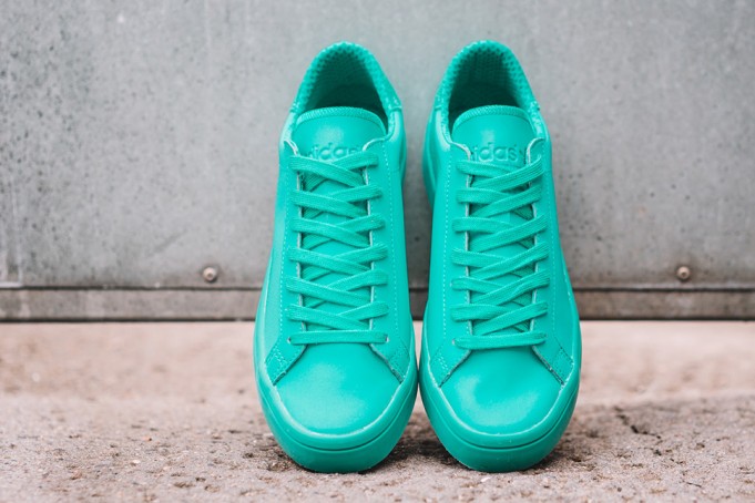 adidas-Court-Vantage-Adicolor-Shock-Mint-1-681x454