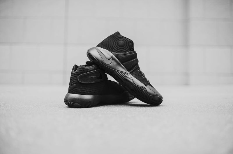 Nike_Kyrie2_blkReflectSilver_2_1024x1024