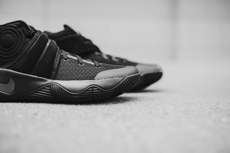 Nike_Kyrie2_blkReflectSilver_4_1024x1024