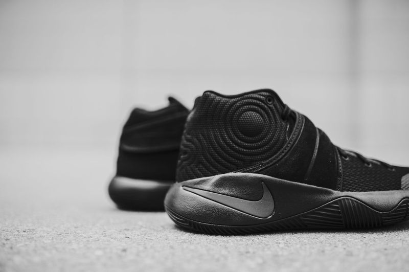 Nike_Kyrie2_blkReflectSilver_5_1024x1024
