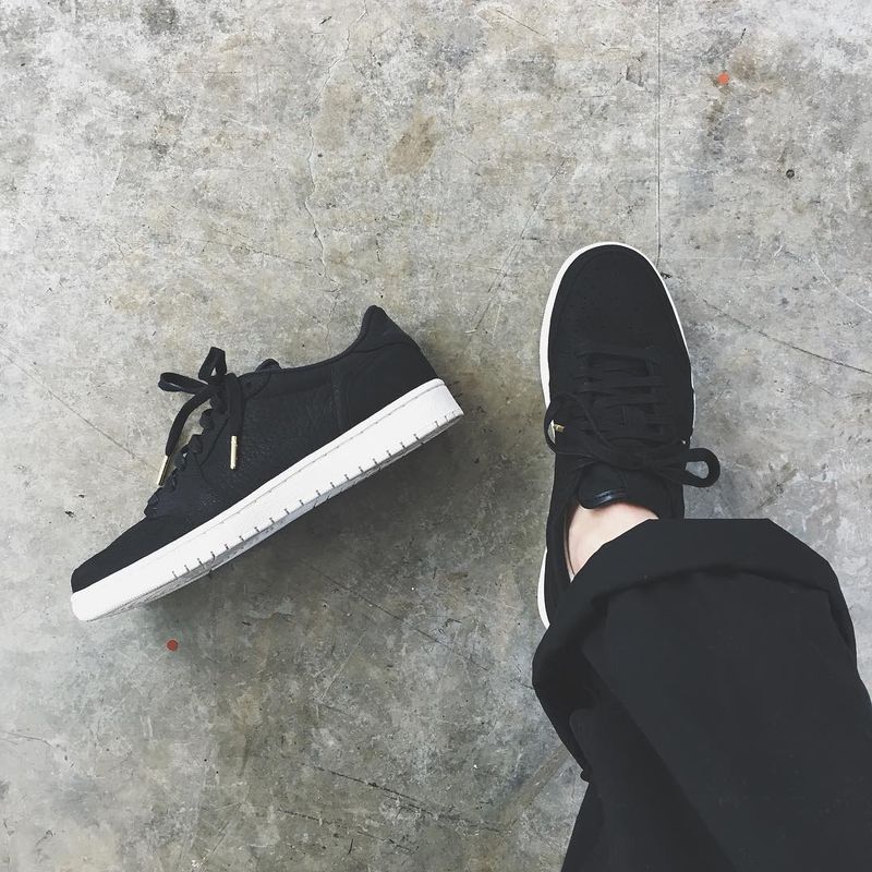 air-jordan-1-swooshless-no-swoosh_02
