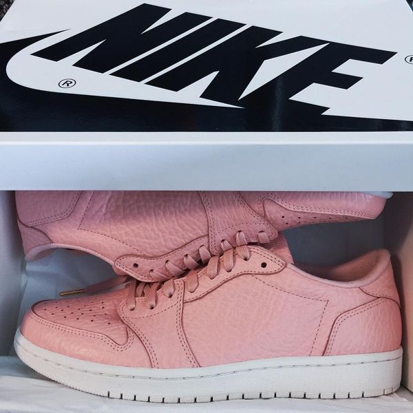 air-jordan-1-swooshless-pink