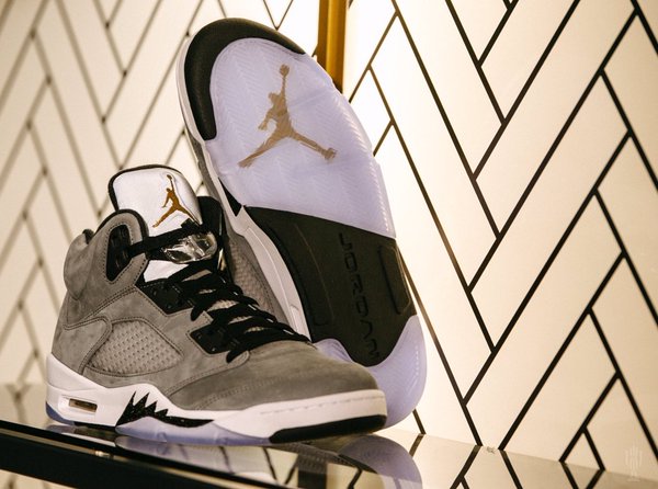 air-jordan-5-trophy-room