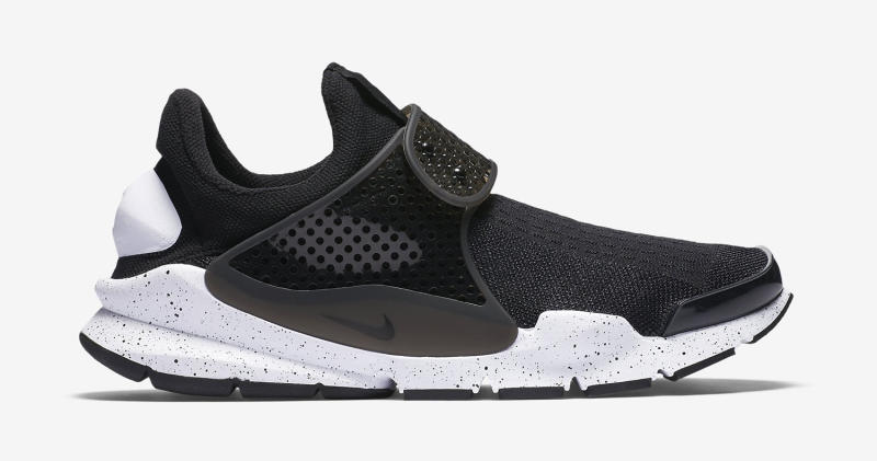black-white-nike-sock-dart-available-1