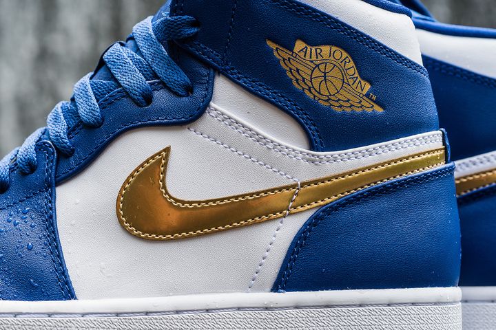 Air-Jordan-1-Retro-High-Deep-Royal-Metallic-Gold-White-Infrared-23-3