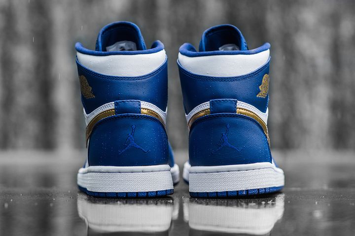 Air-Jordan-1-Retro-High-Deep-Royal-Metallic-Gold-White-Infrared-23-4