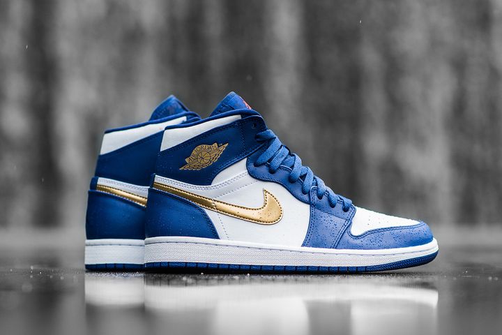 Air-Jordan-1-Retro-High-Deep-Royal-Metallic-Gold-White-Infrared-23-7