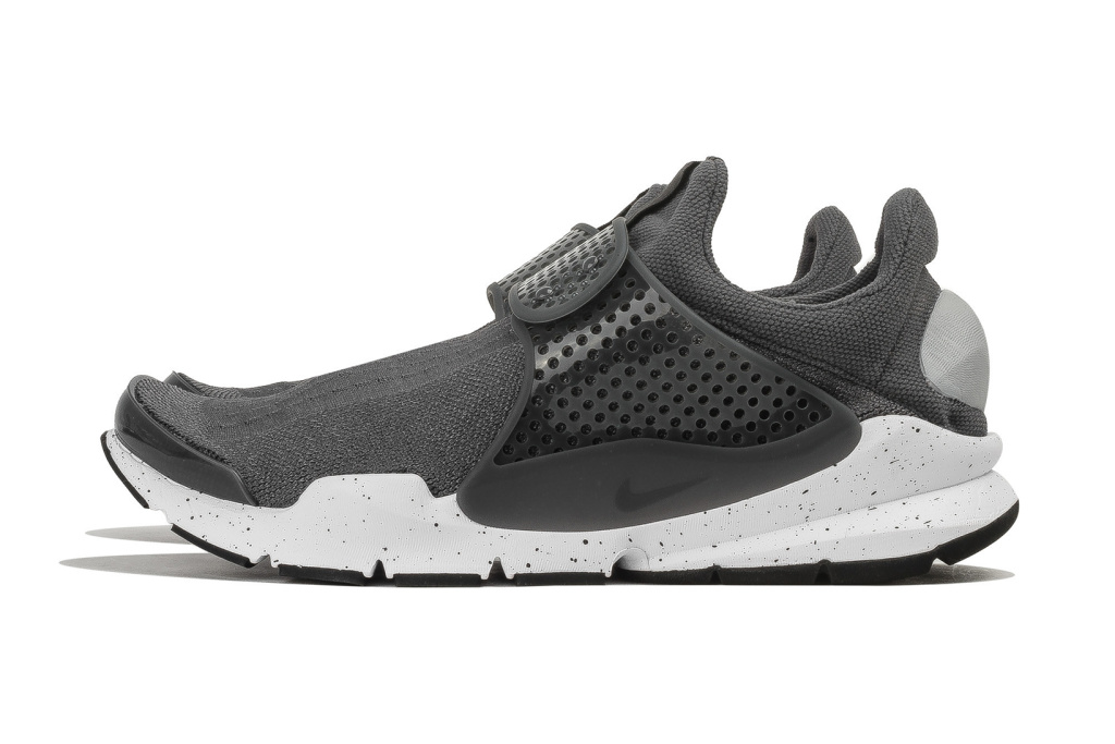nike-sock-dart-triple-black-2