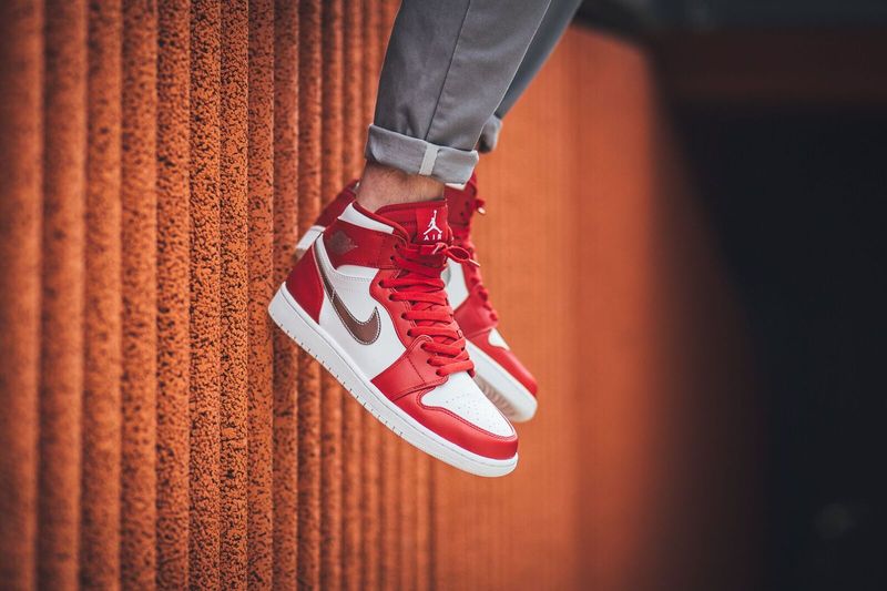air-jordan-1-high-gym-red-metallic-silver