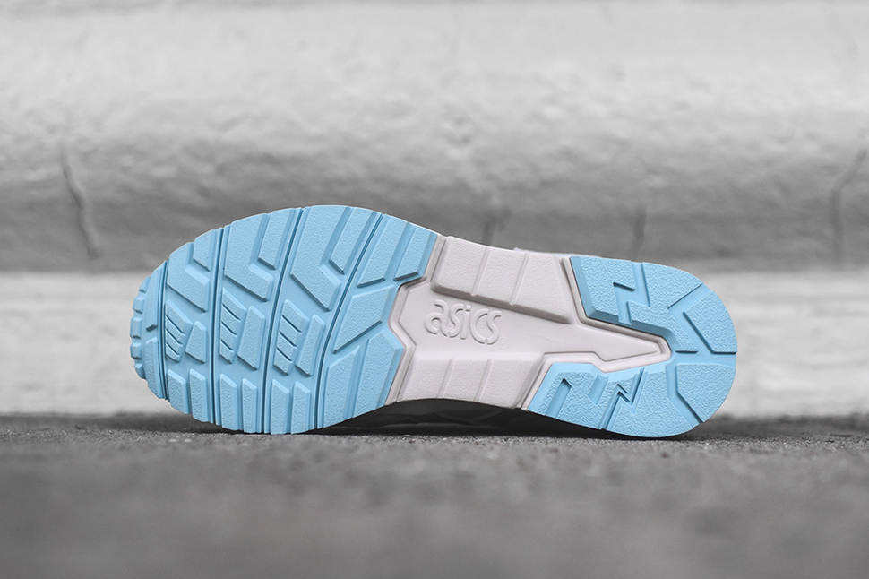 Asics-Gel-Lyte-V-Moonbeam-4