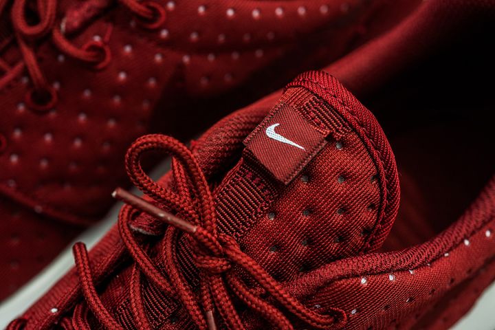 Nike-Roshe-One-SE-Pin-Dot-1