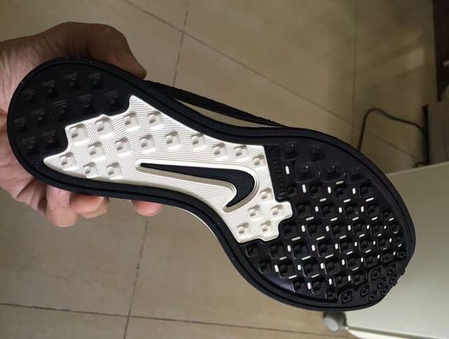 black-nike-flyknit-racer-6