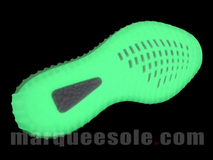 glow-in-the-dark-yeezy-350-boost-v2-5-681x511