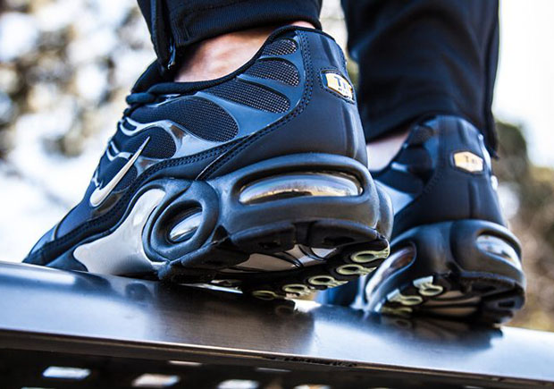 nike-air-max-plus-powder-blue-1