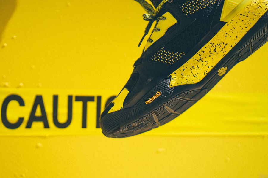 adidas-dlillard-yellow-tape_06