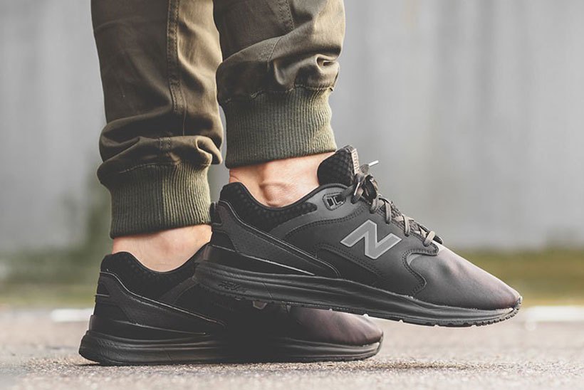 new-balance-1550-triple-black-2