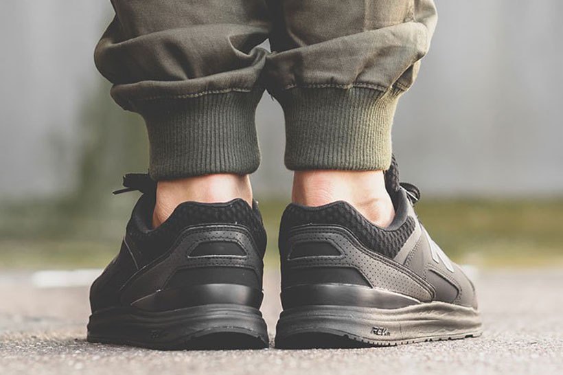 new-balance-1550-triple-black-3