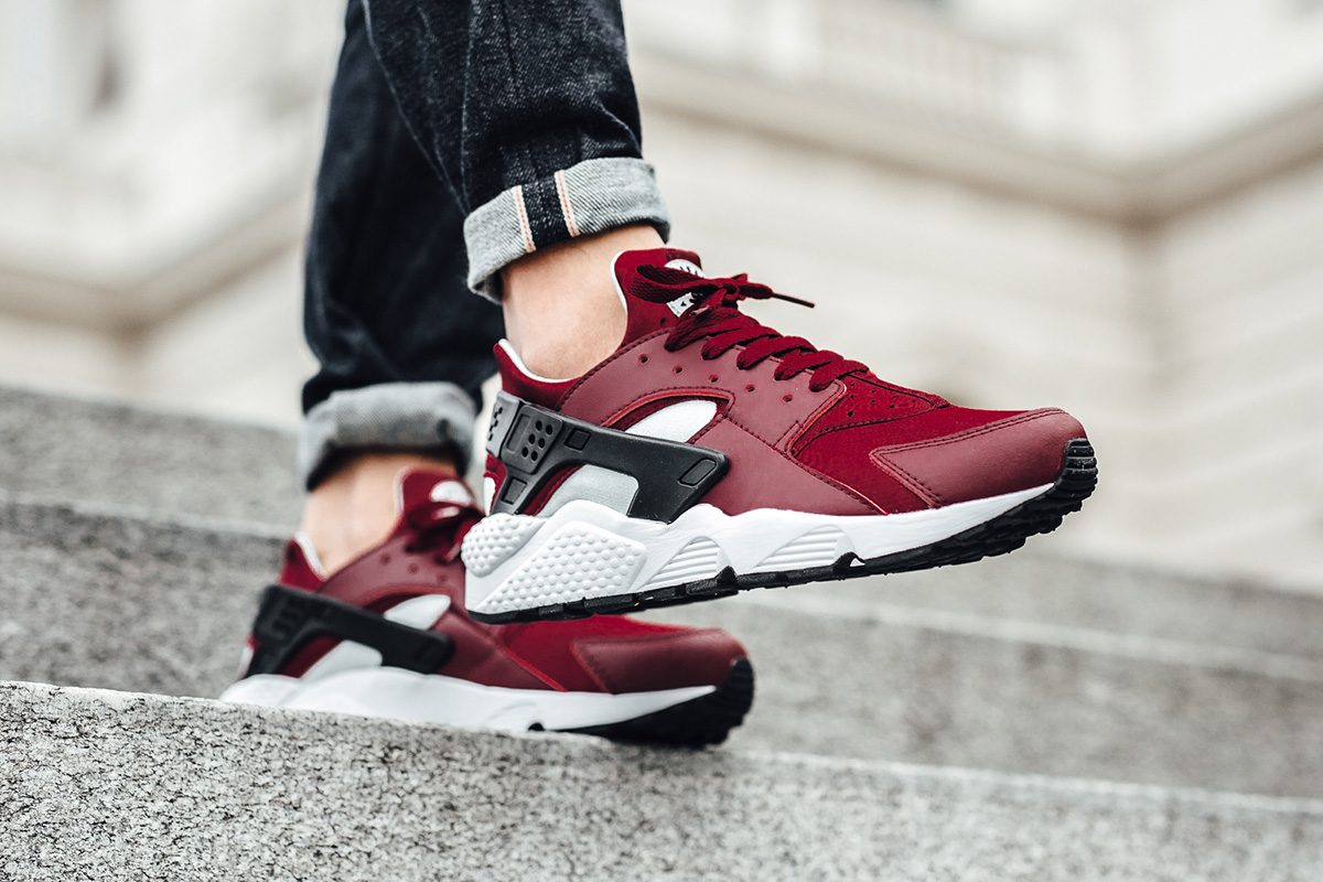 nike-air-huarache-team-red-2