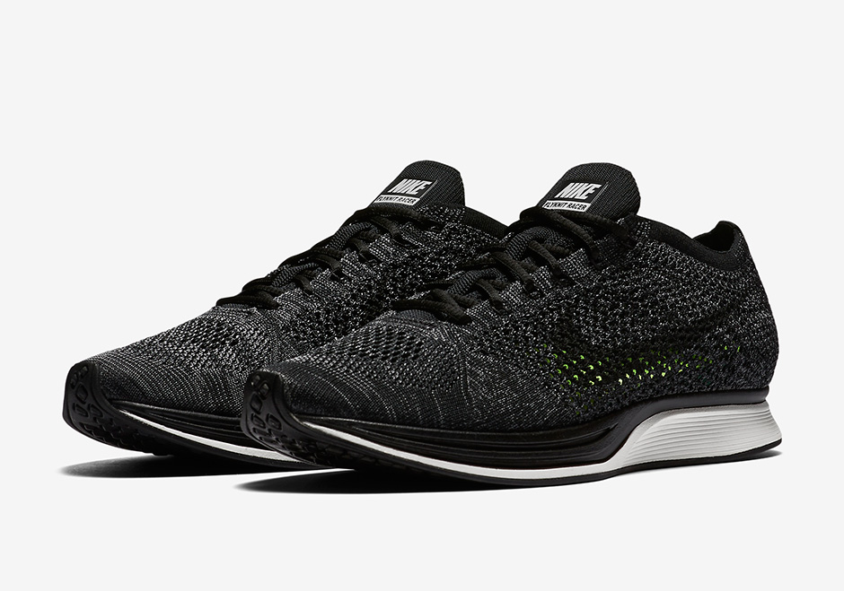 nike-flyknit-racer-blackout-01
