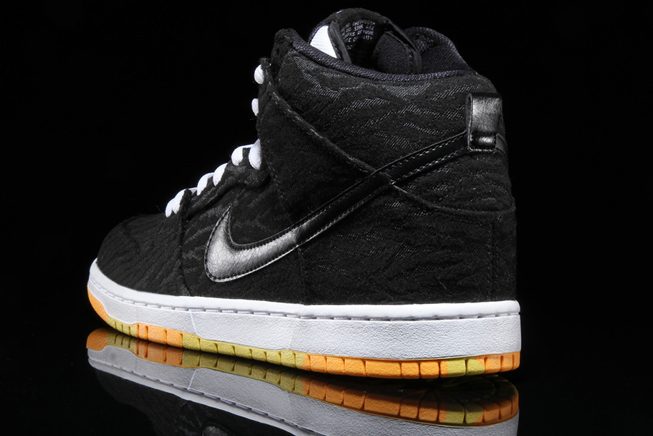 nike-sb-dunk-high-skunk-3