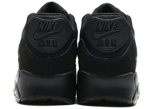 nike-sportswear-black-and-gold-pack-11