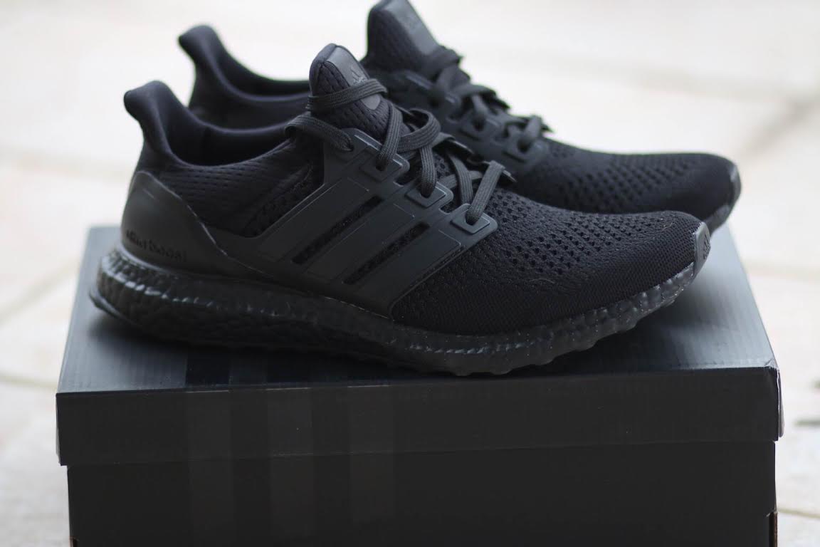 adidas-ultra-boost-triple-black_02