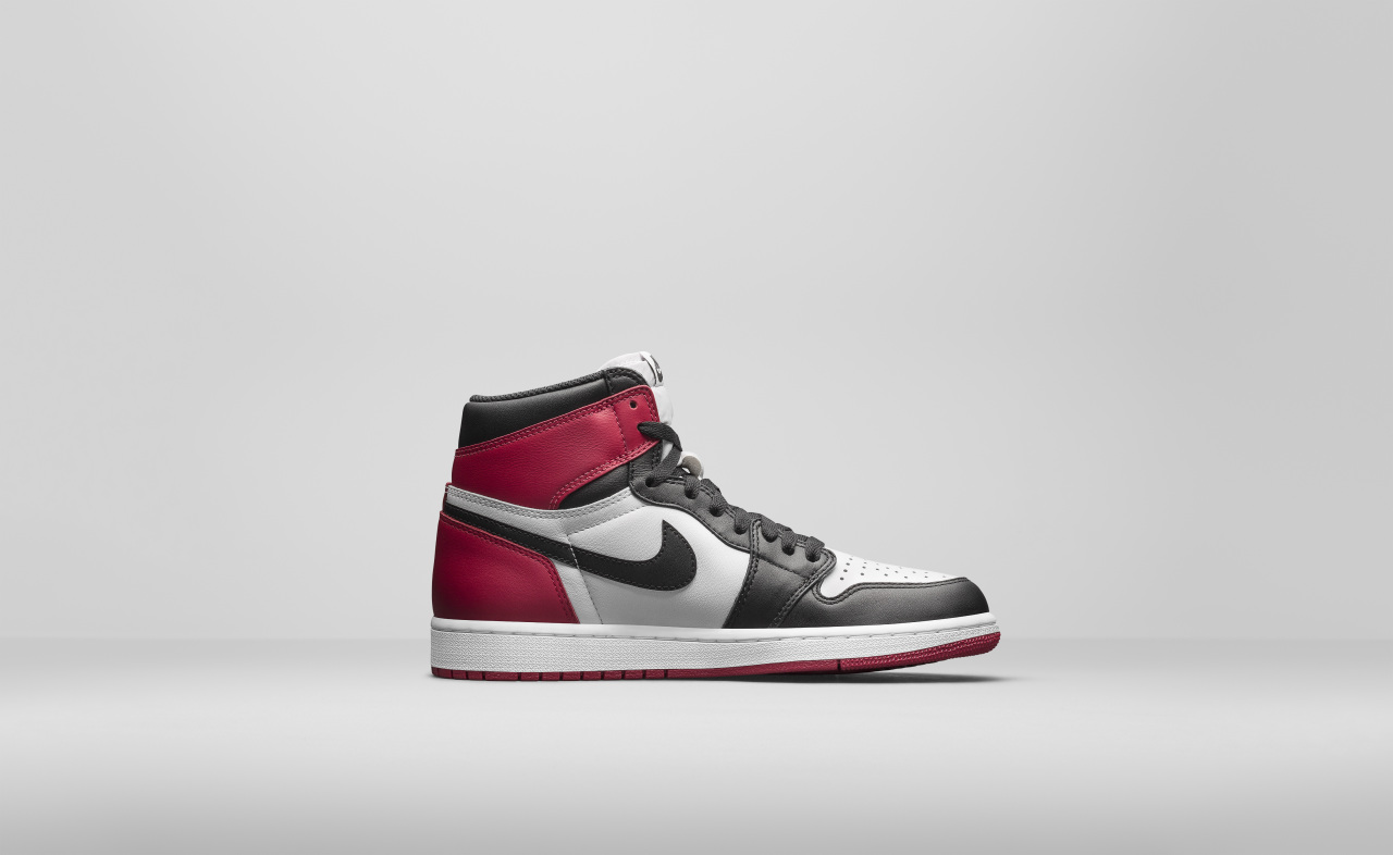 air-jordan-1-high-black-toe_02