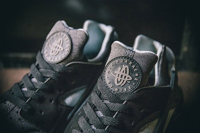 nike-air-huarache-se-black-grey-2