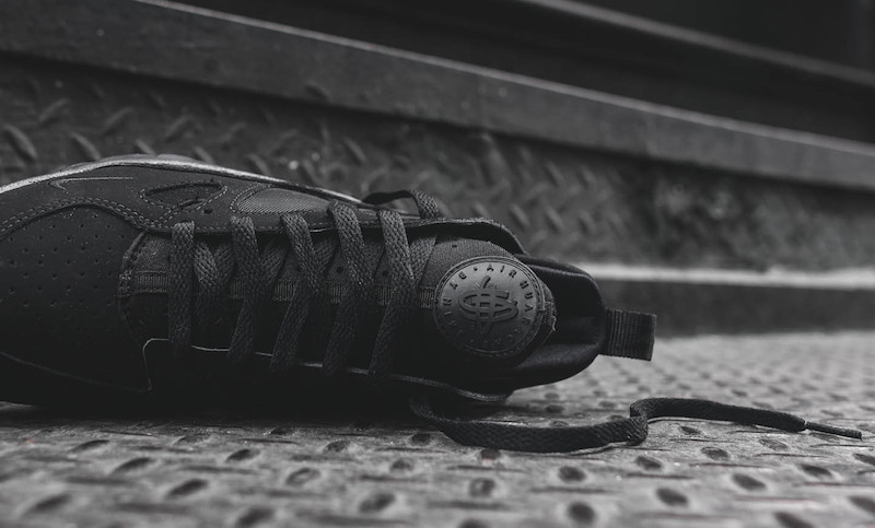 nike-air-trainer-huarache-low-triple-black-3