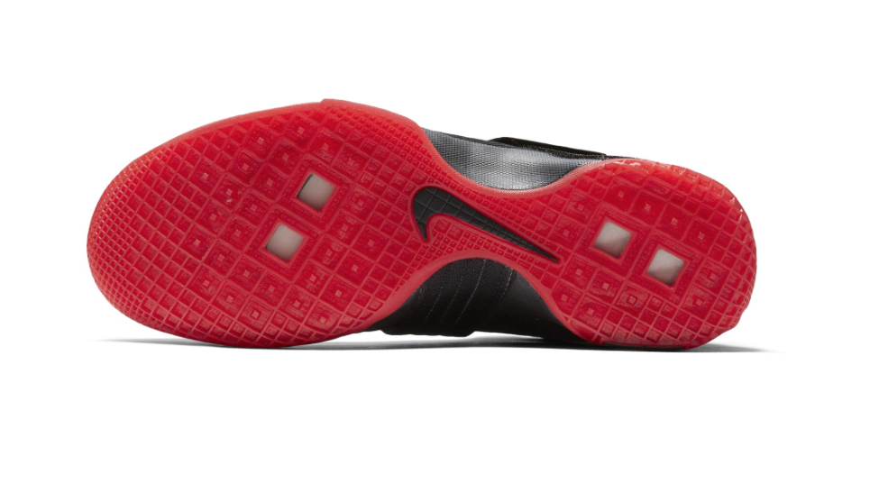 nike-lebron-solider-10-bred-5