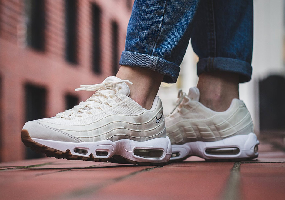 nike-wmns-air-max-95-sail-light-bone-1