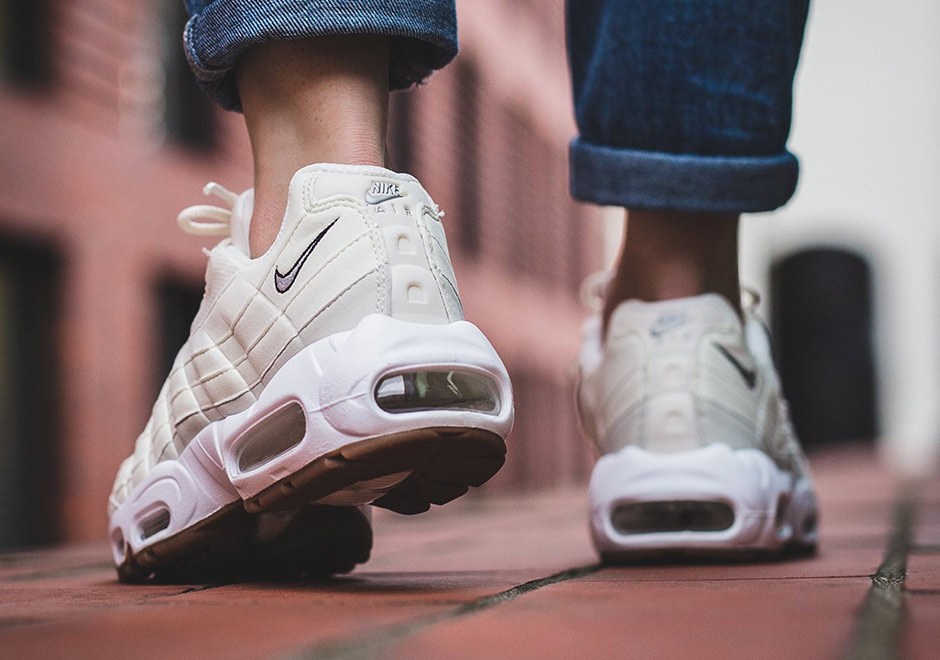 nike-wmns-air-max-95-sail-light-bone-2