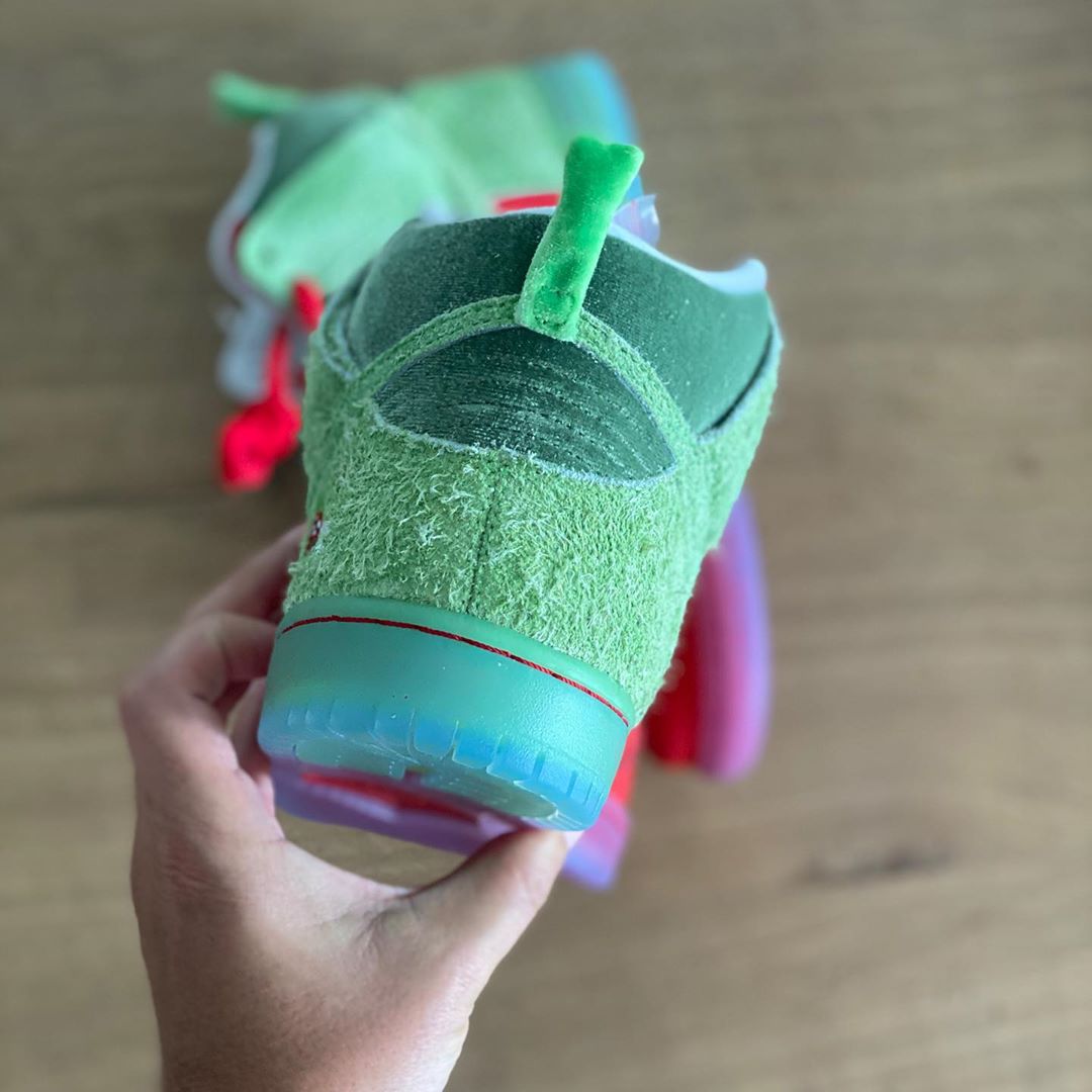 sb dunk strawberry cough release date