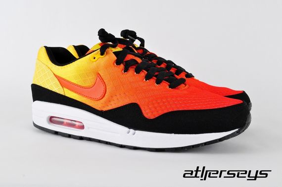 nike-air-max-1-sunset_03_result