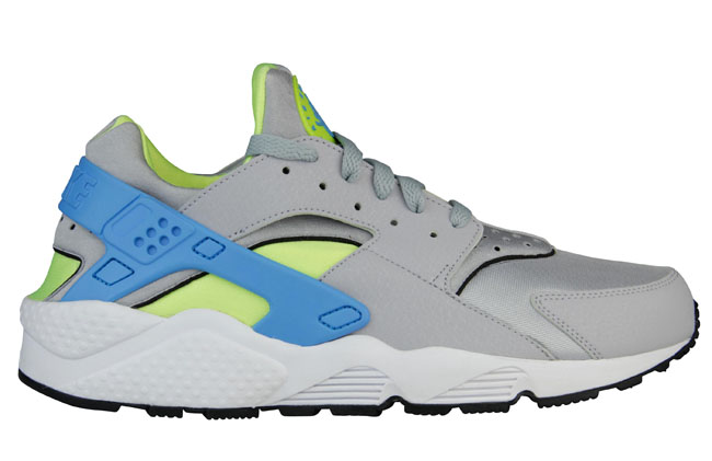 Nike Air Huarache – “Vivid Blue”