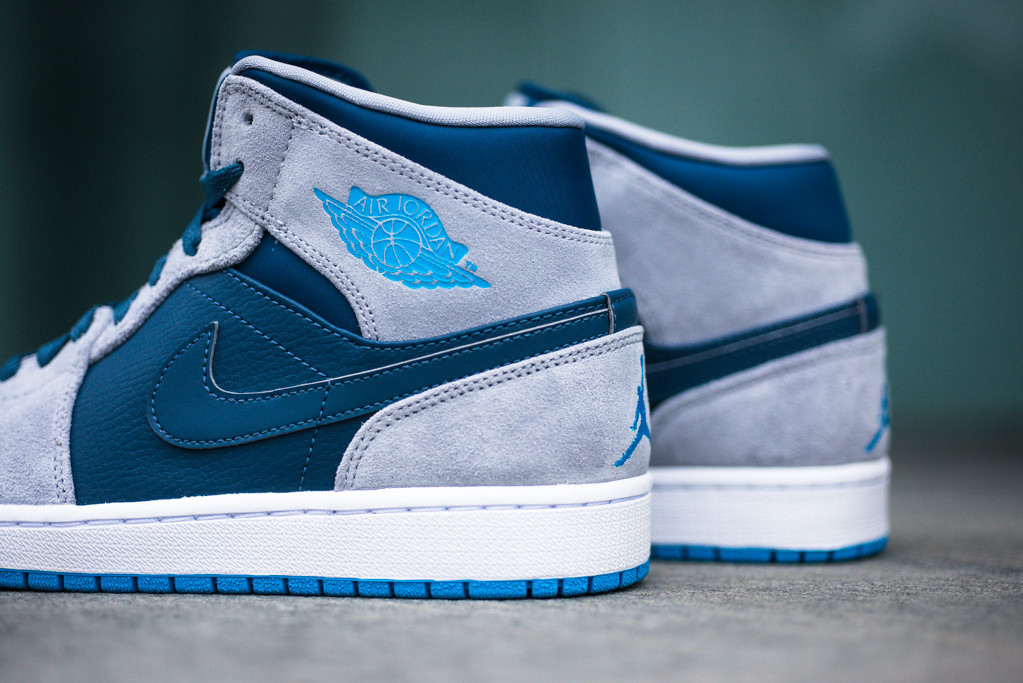 Air_Jordan_1_Mid_-_Dark_Powder_Blue_Sneaker_Politics2_1024x1024