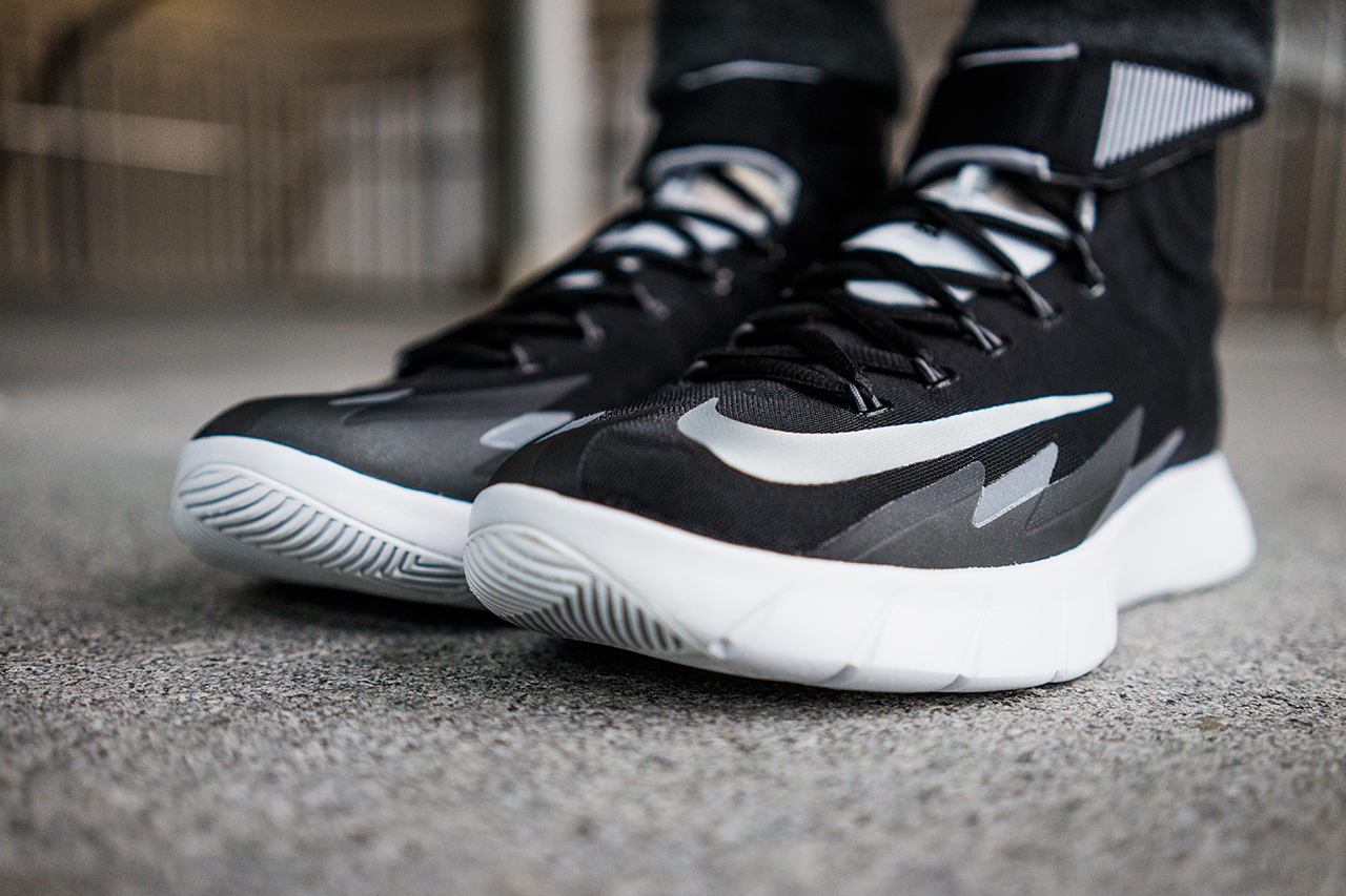 a-closer-look-at-the-nike-zoom-hyperrev-black-2