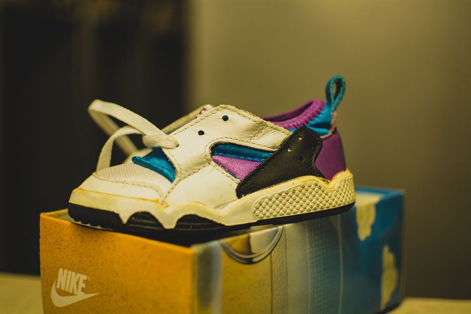 modern-notoriety-vintage-shoes-sneakers-digging-secret-undisclosed-rare-old-nike-air-adidas-reebok-fila-display_165