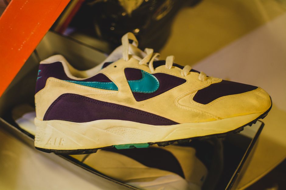 modern-notoriety-vintage-shoes-sneakers-digging-secret-undisclosed-rare-old-nike-air-adidas-reebok-fila-display_184