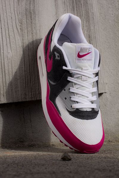 nike wmns-air max light-magenta